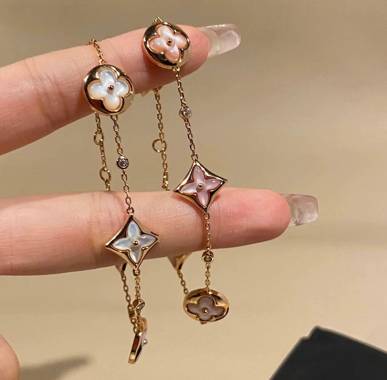 Clover Bloom Pearl Bracelet