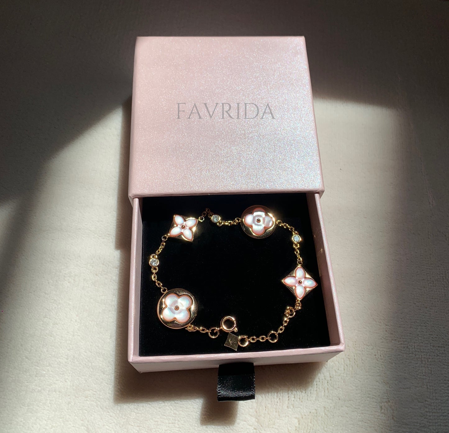 Clover Bloom Pearl Bracelet
