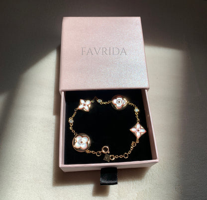 Clover Bloom Pearl Bracelet